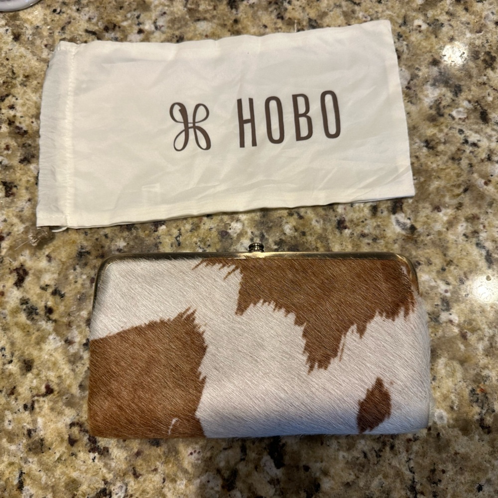 HOBO: LAUREN CLUTCH WALLET COWHIDE